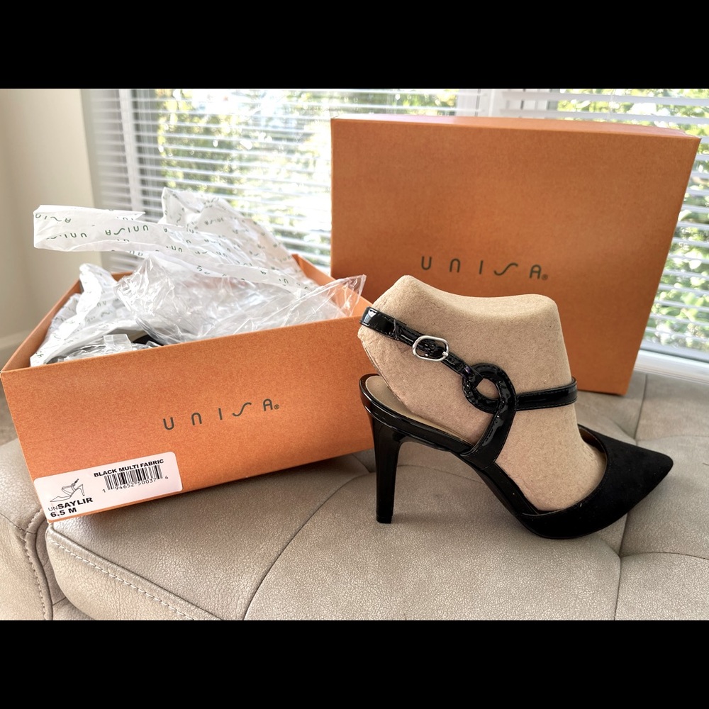 UNISA Brand New Black pumps